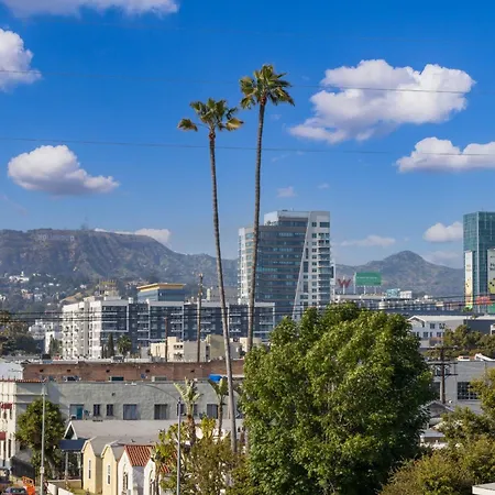 Modern Hollywood Charm Vila